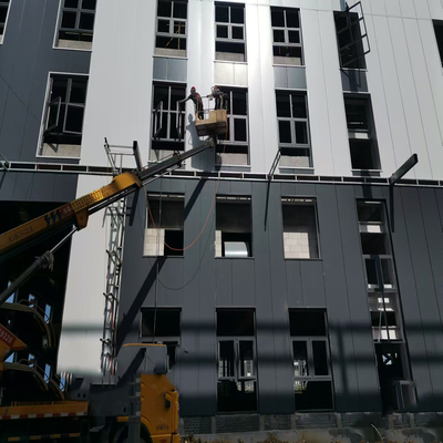 Prefabricated Steel Structure Building with Sandwich Panel Roofing